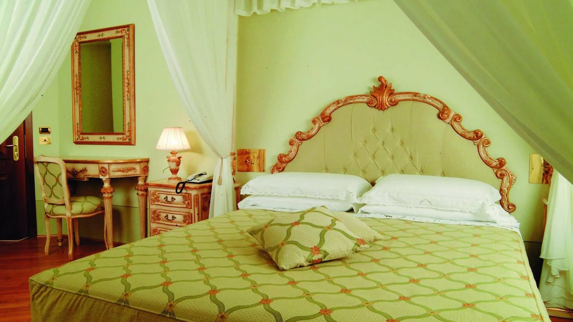 Albergo La Lanterna Sarteano 3*,  Italy