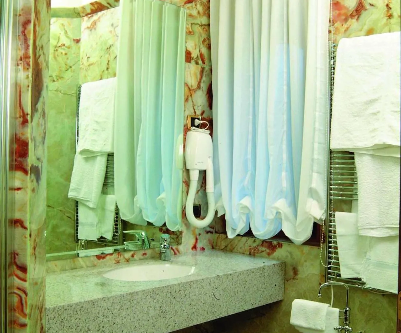 Albergo La Lanterna Sarteano 3*,